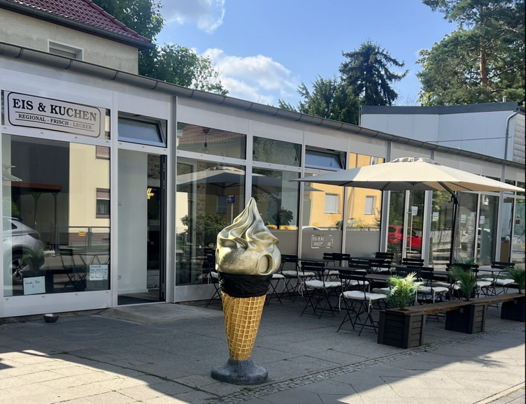 Außenbereich des Eiscafés Heiligensee